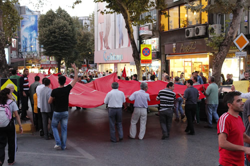 MHP skdar'n ''Trkiye Uyuma ehidine Sahip k'' yry