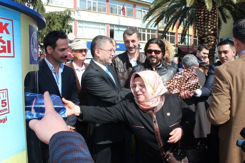 skdar Belediyesi'nin oyuncak kampanyasna sanatlardan destek