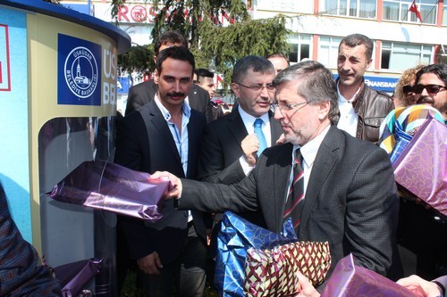 skdar Belediyesi'nin oyuncak kampanyasna sanatlardan destek