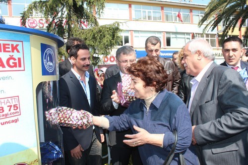 skdar Belediyesi'nin oyuncak kampanyasna sanatlardan destek