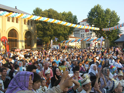 skdar Belediyesi 1000 ocuu snnet ettirdi