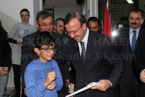 Hilmi Trkmen engelky lkokulu bayrak trenine katld