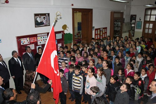 Hilmi Trkmen engelky lkokulu bayrak trenine katld