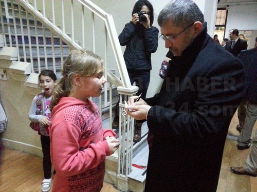 Hilmi Trkmen engelky lkokulu bayrak trenine katld