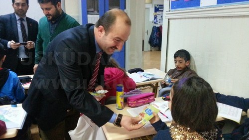 Hilmi Trkmen engelky lkokulu bayrak trenine katld