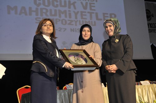 Uluslararas ocuk ve Mahrumiyetler Sempozyumu skdar'da dzenlendi