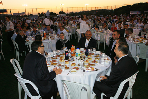 mraniye Belediye Personeli iftar sofrasnda bulutu