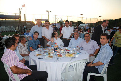 mraniye Belediye Personeli iftar sofrasnda bulutu