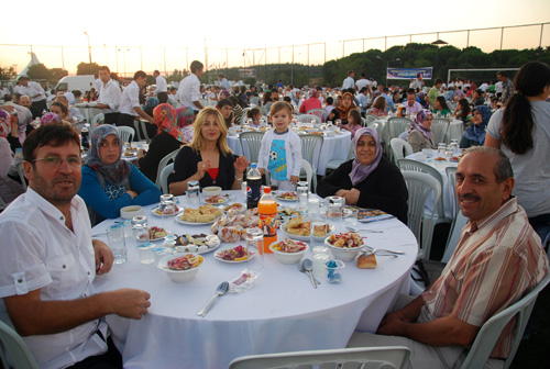 mraniye Belediye Personeli iftar sofrasnda bulutu