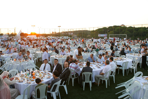 mraniye Belediye Personeli iftar sofrasnda bulutu