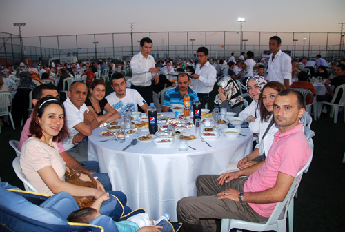 mraniye Belediye Personeli iftar sofrasnda bulutu