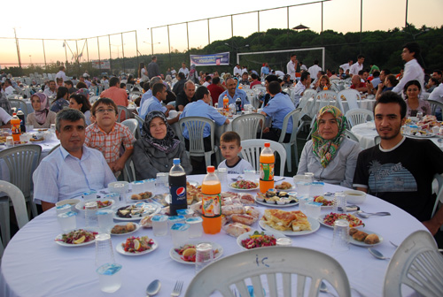 mraniye Belediye Personeli iftar sofrasnda bulutu