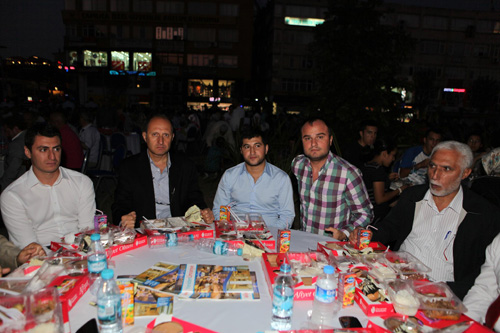 Onbinlerce vatanda ayn sofrada iftar at!