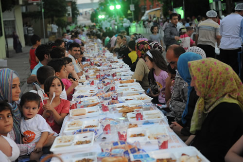 nalan Mahallesi sokak iftar