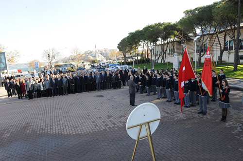 24 Kasm retmenler Gn skdar'da trenlerle kutland