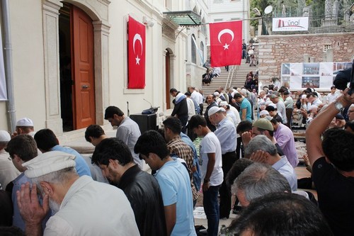 skdar Aziz Mahmut Hdayi Camii restore edilerek yeniden ibadete ald