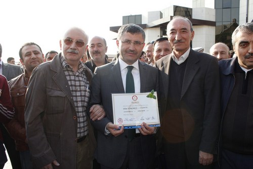 skdar Belediye Bakan Hilmi Trkmen, mazbatasn ald