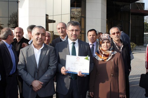 skdar Belediye Bakan Hilmi Trkmen, mazbatasn ald