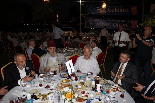 skdar Protokol, iftar programnda bulutu