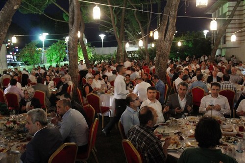 skdar Protokol, iftar programnda bulutu