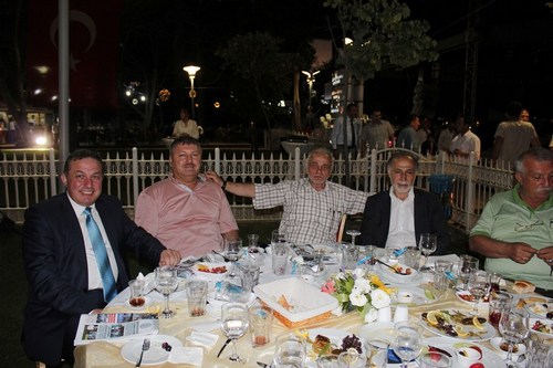 skdar Protokol, iftar programnda bulutu