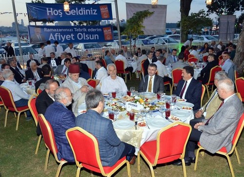 skdar Protokol, iftar programnda bulutu