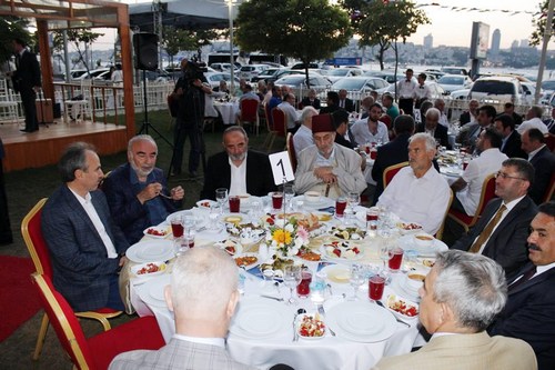 skdar Protokol, iftar programnda bulutu