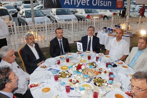 skdar Protokol, iftar programnda bulutu