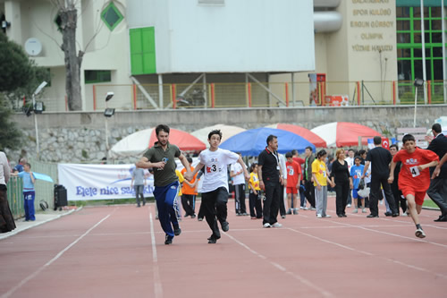 skdar Belediyesi 5. zel Sporcular Atletizm enlikleri