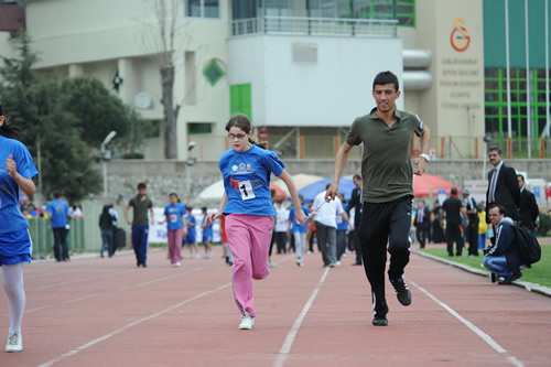 skdar Belediyesi 5. zel Sporcular Atletizm enlikleri