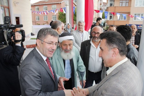 skdar Belediyesi tarafndan yaptrlan amlktepe Camii dualarla ibadete ald