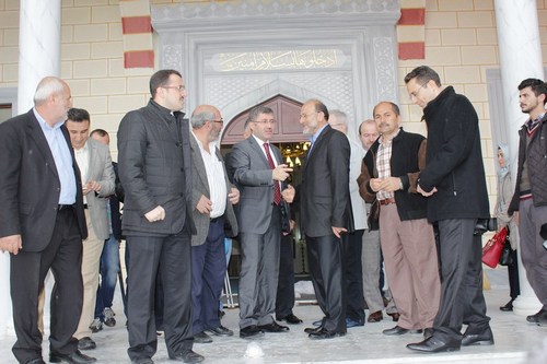 skdar Belediyesi tarafndan yaptrlan amlktepe Camii dualarla ibadete ald