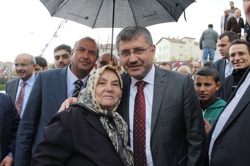 skdar Belediyesi tarafndan yaptrlan amlktepe Camii dualarla ibadete ald