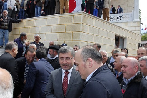 skdar Belediyesi tarafndan yaptrlan amlktepe Camii dualarla ibadete ald