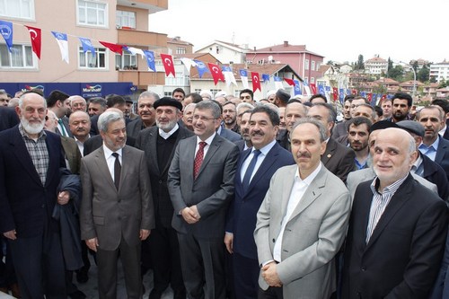 skdar Belediyesi tarafndan yaptrlan amlktepe Camii dualarla ibadete ald