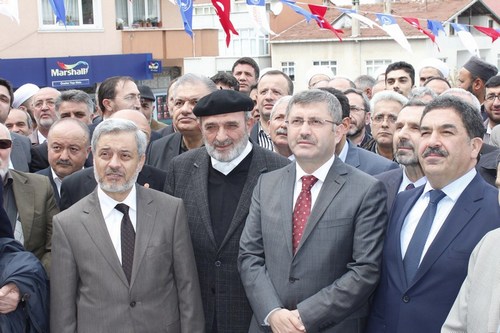 skdar Belediyesi tarafndan yaptrlan amlktepe Camii dualarla ibadete ald