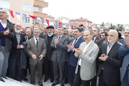 skdar Belediyesi tarafndan yaptrlan amlktepe Camii dualarla ibadete ald