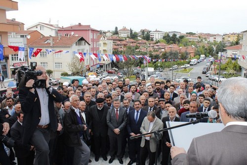 skdar Belediyesi tarafndan yaptrlan amlktepe Camii dualarla ibadete ald