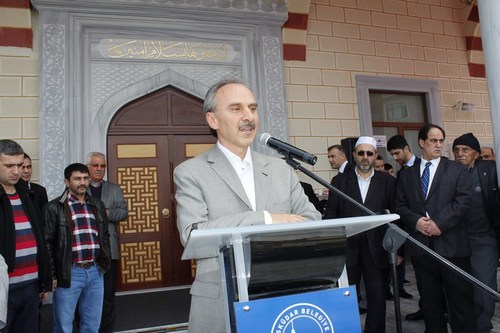 skdar Belediyesi tarafndan yaptrlan amlktepe Camii dualarla ibadete ald