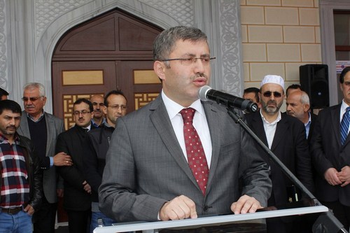 skdar Belediyesi tarafndan yaptrlan amlktepe Camii dualarla ibadete ald