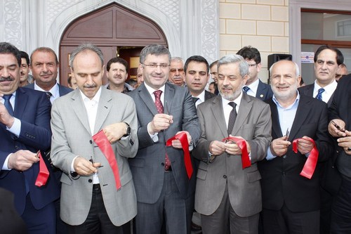 skdar Belediyesi tarafndan yaptrlan amlktepe Camii dualarla ibadete ald