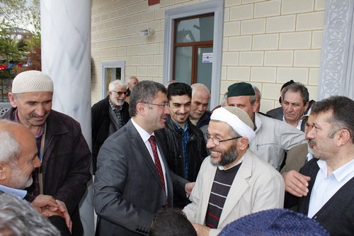 skdar Belediyesi tarafndan yaptrlan amlktepe Camii dualarla ibadete ald