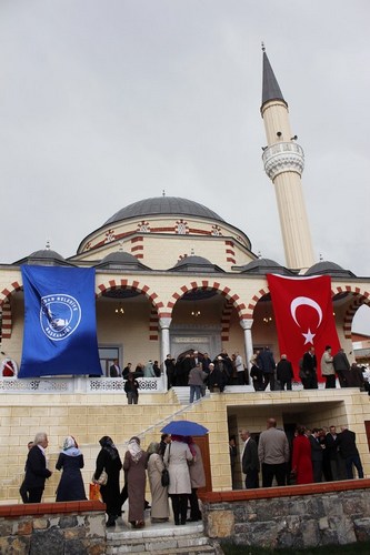 skdar Belediyesi tarafndan yaptrlan amlktepe Camii dualarla ibadete ald