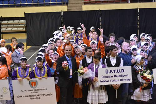 skdar Belediyesi Folklr ve Turizm Dernei'nden ki Birincilik