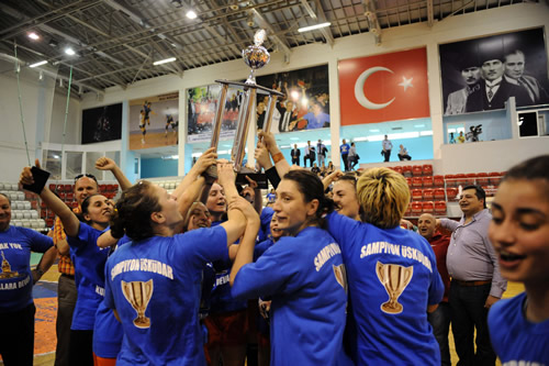 Hentbol Bayanlar Sper Ligi'nde 2010-2011 sezonu ampiyonu skdar Belediyespor