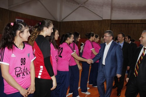 skdar Belediyesi K Spor Okullarn hizmete at