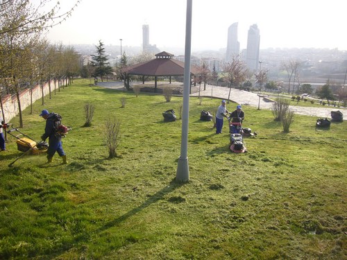 skdar'n park ve yeil alanlar yenileniyor