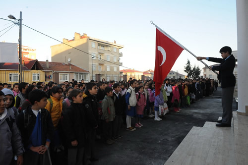 skdar Belediyesi'nden eitime destek