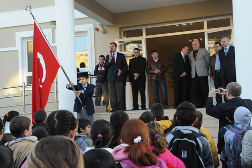 skdar Belediyesi'nden eitime destek