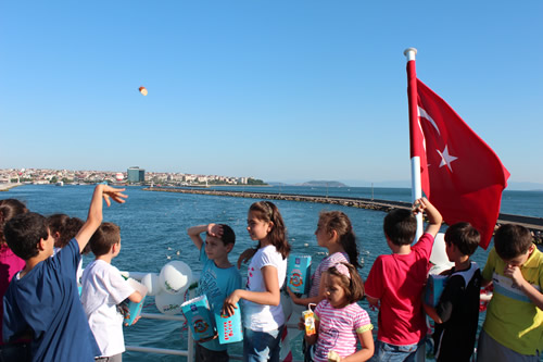 skdar Belediyesi ''3. Martlara Simit Atma enlii''